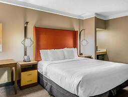 La Quinta Inn & Suites by Wyndham San Francisco Airport N