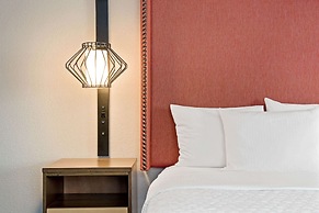 La Quinta Inn & Suites by Wyndham San Francisco Airport N