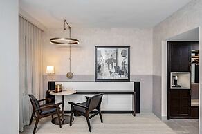 Hotel Fort Des Moines, Curio Collection by Hilton