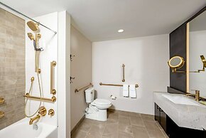 Hotel Fort Des Moines, Curio Collection by Hilton