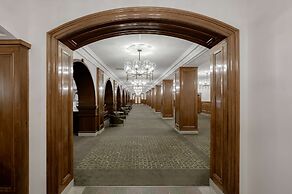 Hotel Fort Des Moines, Curio Collection by Hilton