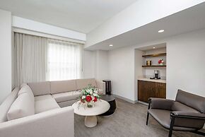 Hotel Fort Des Moines, Curio Collection by Hilton