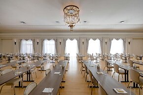 Hotel Fort Des Moines, Curio Collection by Hilton