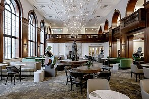 Hotel Fort Des Moines, Curio Collection by Hilton