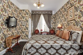 Queen Anne Hotel