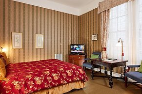 Queen Anne Hotel