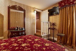 Queen Anne Hotel