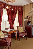 Queen Anne Hotel
