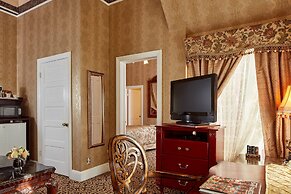 Queen Anne Hotel
