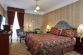 Queen Anne Hotel