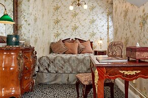 Queen Anne Hotel