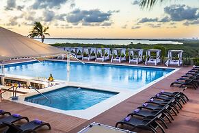 Crown Paradise Club Cancun All Inclusive