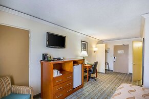 Quality Inn & Suites Kansas City - Independence I-70 East