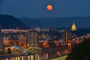 Holiday Inn Express Charleston-Civic Center by IHG
