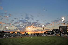 Holiday Inn Express Charleston-Civic Center by IHG