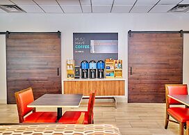 Holiday Inn Express Charleston-Civic Center by IHG