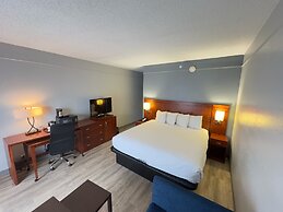 Super 8 by Wyndham Dallas Love Field Airport