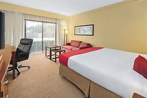 Super 8 by Wyndham Dallas Love Field Airport