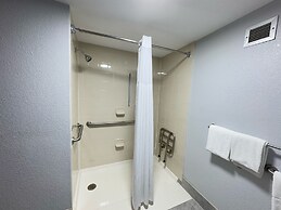 Super 8 by Wyndham Dallas Love Field Airport