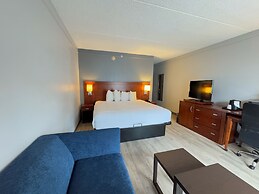 Super 8 by Wyndham Dallas Love Field Airport
