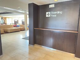 Super 8 by Wyndham Dallas Love Field Airport