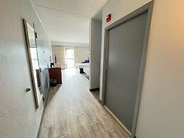 Super 8 by Wyndham Dallas Love Field Airport