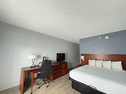 Super 8 by Wyndham Dallas Love Field Airport