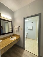 Super 8 by Wyndham Dallas Love Field Airport