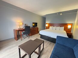 Super 8 by Wyndham Dallas Love Field Airport
