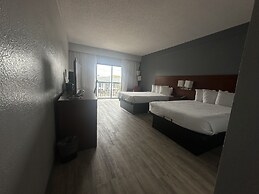 Super 8 by Wyndham Dallas Love Field Airport