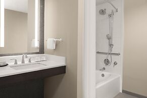 Sheraton Milwaukee Brookfield Hotel