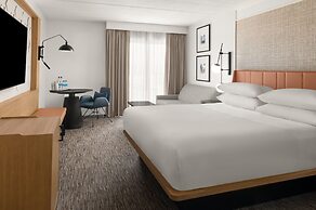 Sheraton Milwaukee Brookfield Hotel