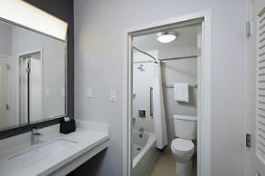 Courtyard by Marriott Denver Central Park