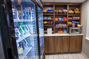 Holiday Inn Bloomington Airport South Mall Area by IHG