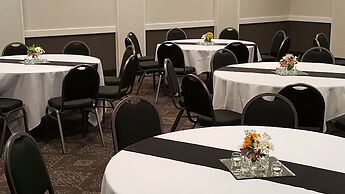 Holiday Inn Bloomington Airport South Mall Area by IHG