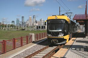 Holiday Inn Bloomington Airport South Mall Area by IHG