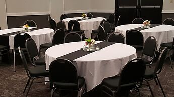 Holiday Inn Bloomington Airport South Mall Area by IHG