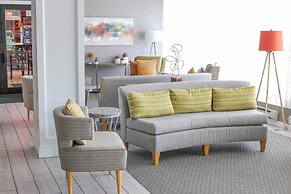 Holiday Inn Bloomington Airport South Mall Area by IHG