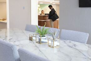 Holiday Inn Bloomington Airport South Mall Area by IHG