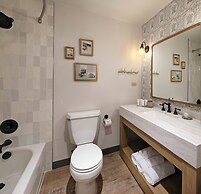 Fireside Inn on Moonstone Beach