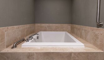 DoubleTree by Hilton Hotel Portland