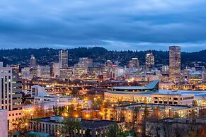 DoubleTree by Hilton Hotel Portland