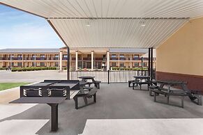 Days Inn by Wyndham Paris