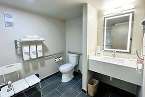 Days Inn by Wyndham Holland