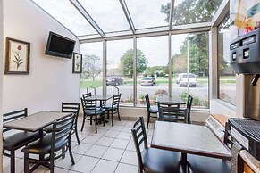 Days Inn by Wyndham Holland