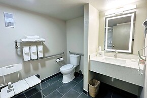 Days Inn by Wyndham Holland