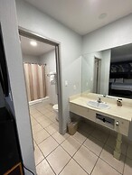 Portside Inn & Suites