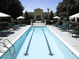 DoubleTree by Hilton Charlotte Airport