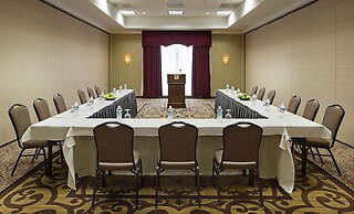 DoubleTree by Hilton Charlotte Airport