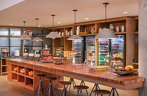 DoubleTree by Hilton Atlanta Windy Hill Ballpark